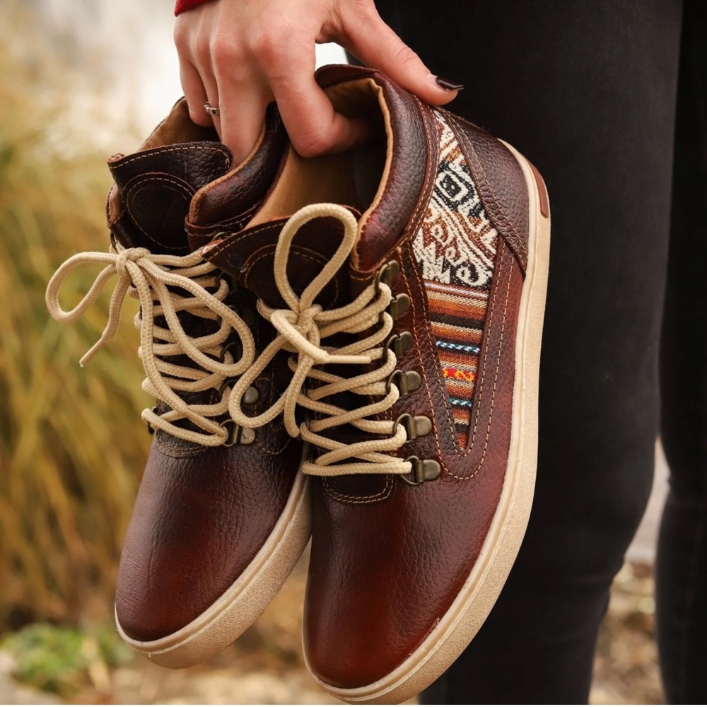 NWT Inkkas Brown Leather Camping Boots Peruvian Inlay Womens 7 Men’s 5